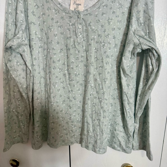 NWT. Hippie Rose Trendy Plus Size Printed Henley Neck Top Juniors 3X Sage Ditsy. - Picture 5 of 14